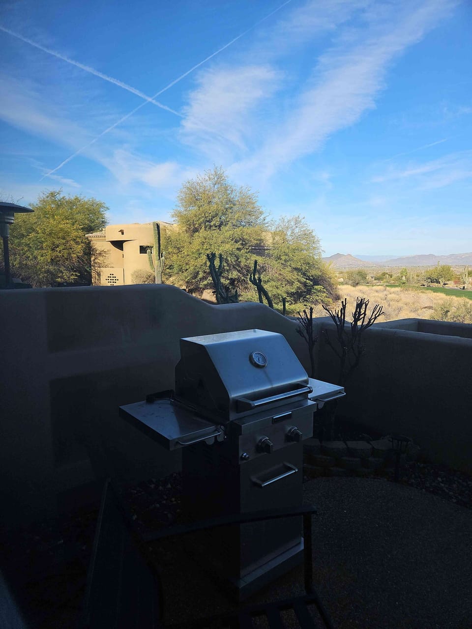 Outside gas grill, no propane tank needed
