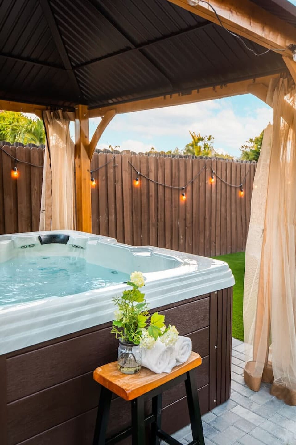 Outdoor spa tub