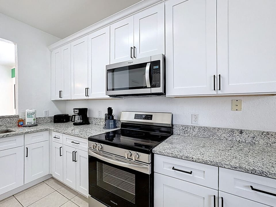 Newly Updated Kitchen with SS appliances