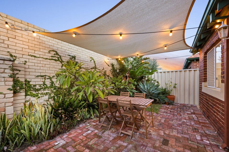 Private leafy courtyard