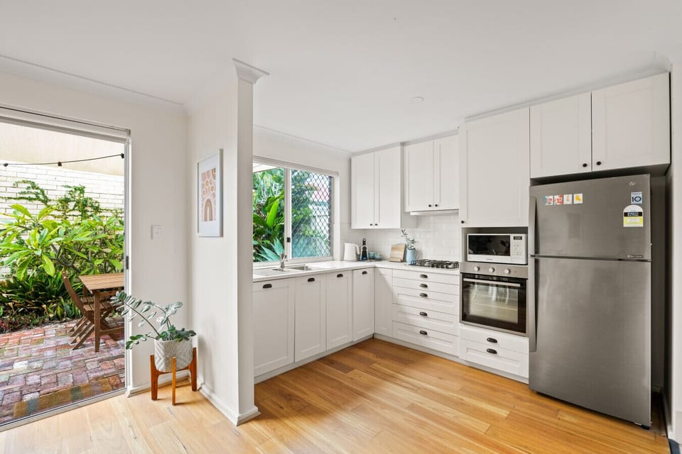 Fully equipped kitchen with dishwasher