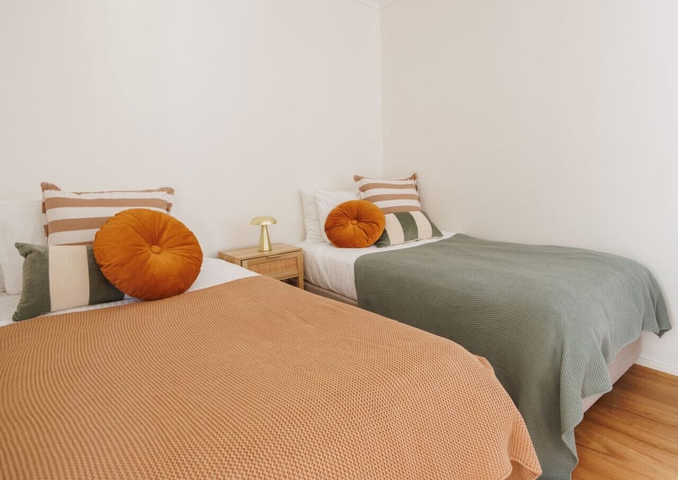 Second bedroom with two single beds