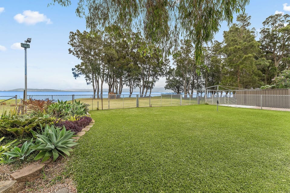 Huge backyard with lake access