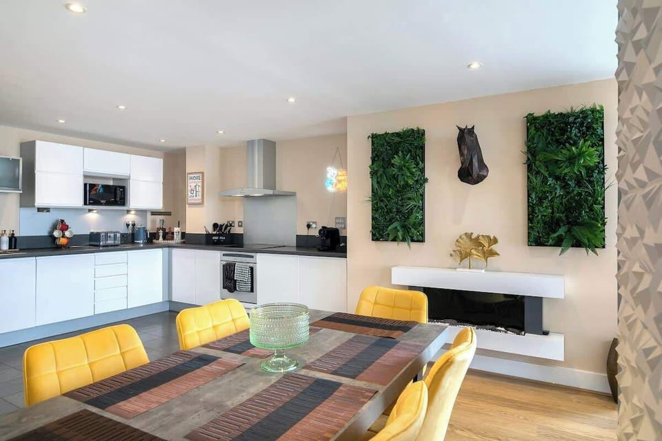 Contemporary dining space with seating for the group, spend quaility team having a chat.