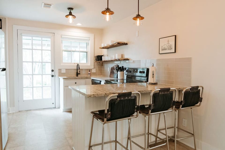 Fully equipped kitchen - microwave, stove, over, dishwasher