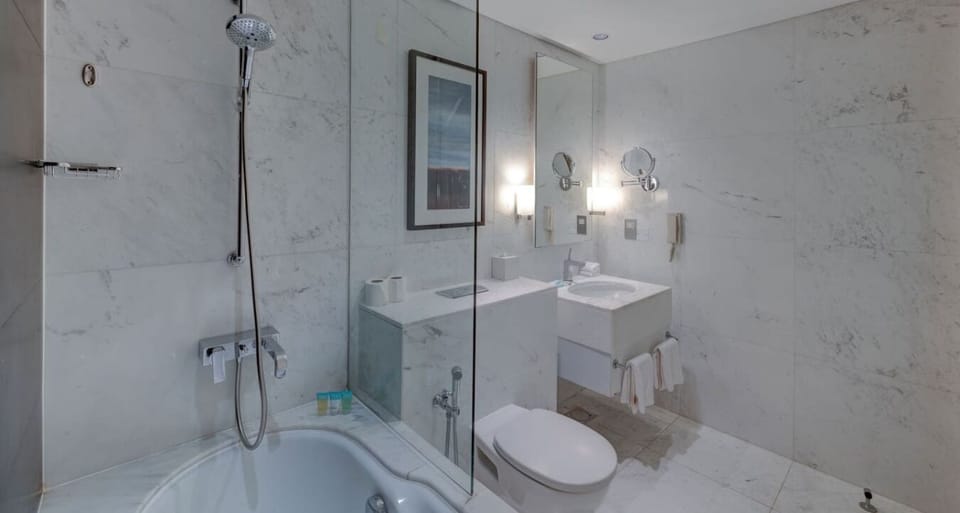 Bathroom – Each unit features the same high-quality fittings and comfort, with slight variations in layout or furniture arrangement adding a unique touch to every stay.