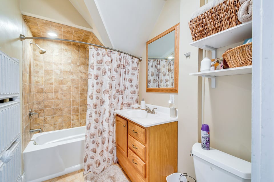 Bathroom | Towels Provided | Complimentary Toiletries