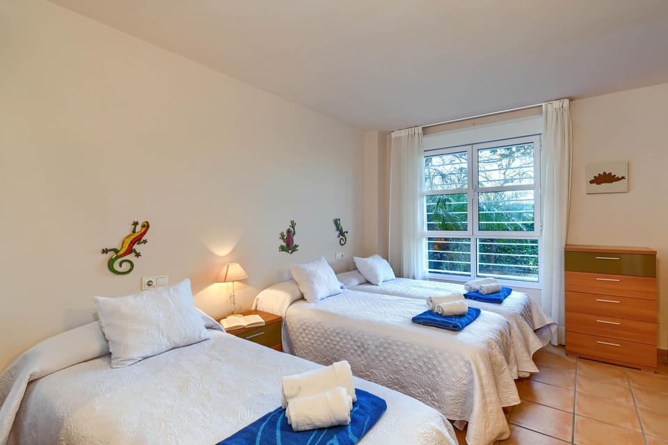 Bedroom with two single beds