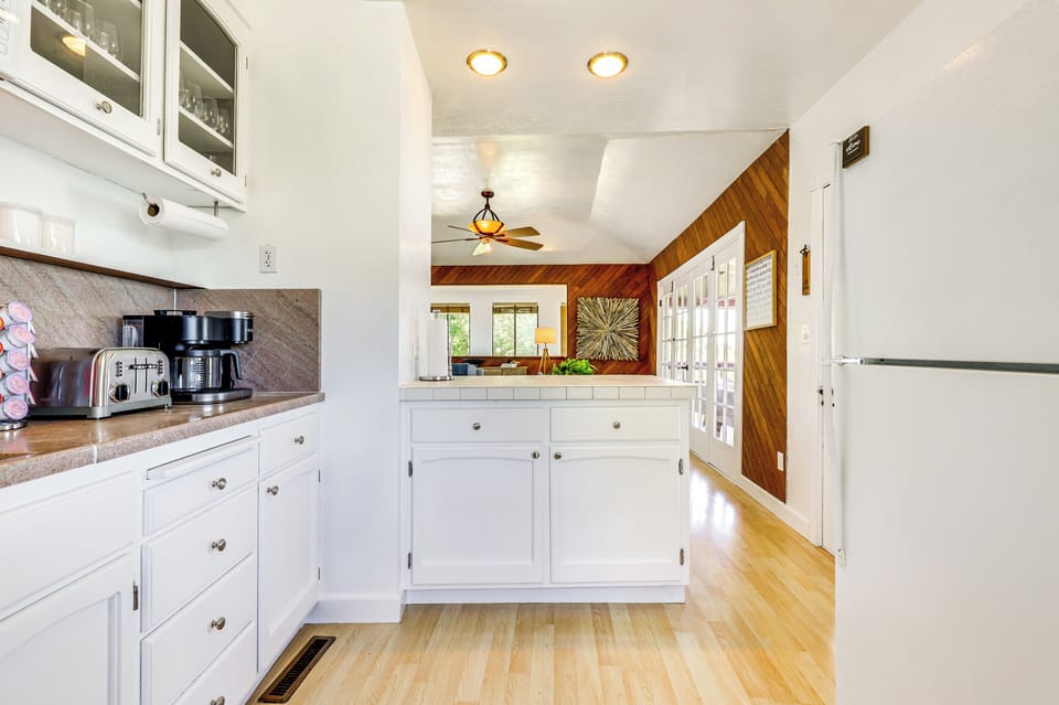 Kitchen | Main Level | Cooking Basics | Refrigerator | Stove/Oven