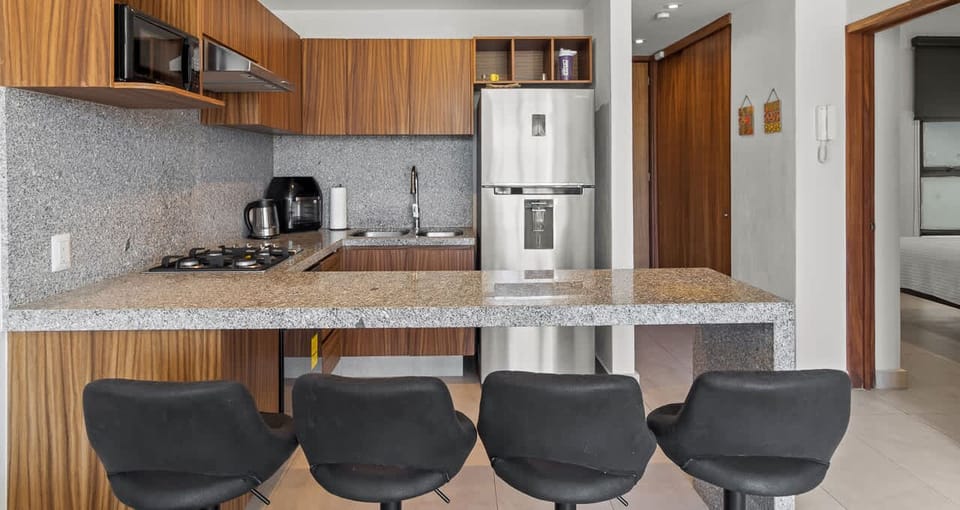 Eat-in Kitchen
