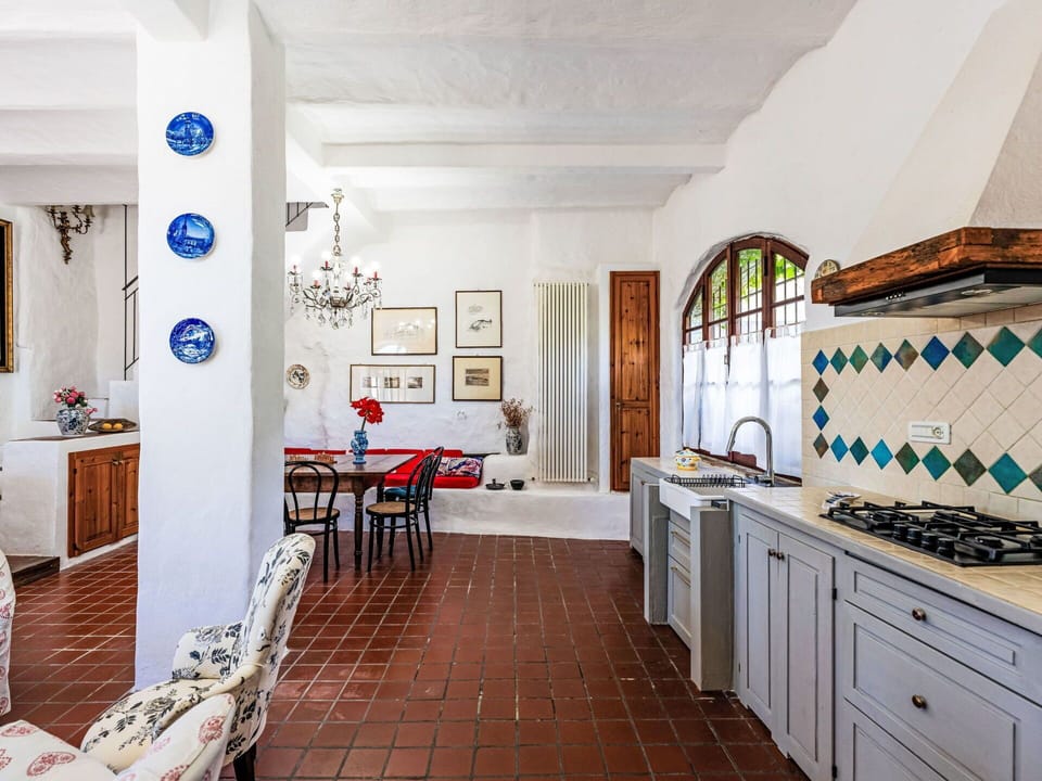 Flooring, Furniture, Interior Design, Floor, Home, Door, Chair, Ceiling, Tile, Kitchen