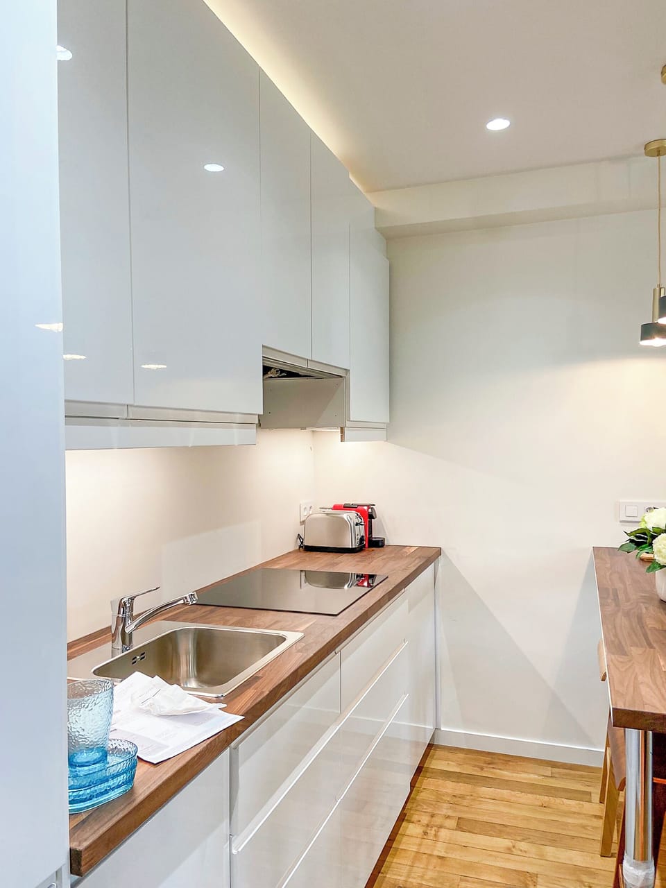 Kitchen is well equiped and offers a dish washer and a washer.