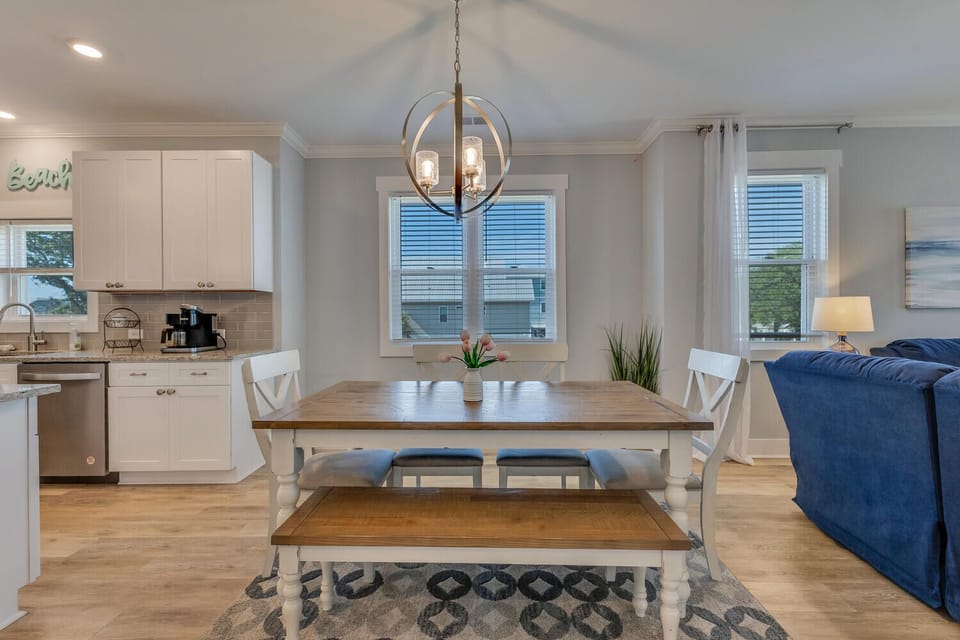 Tipsy Turtle-Dining Area  Kitchen