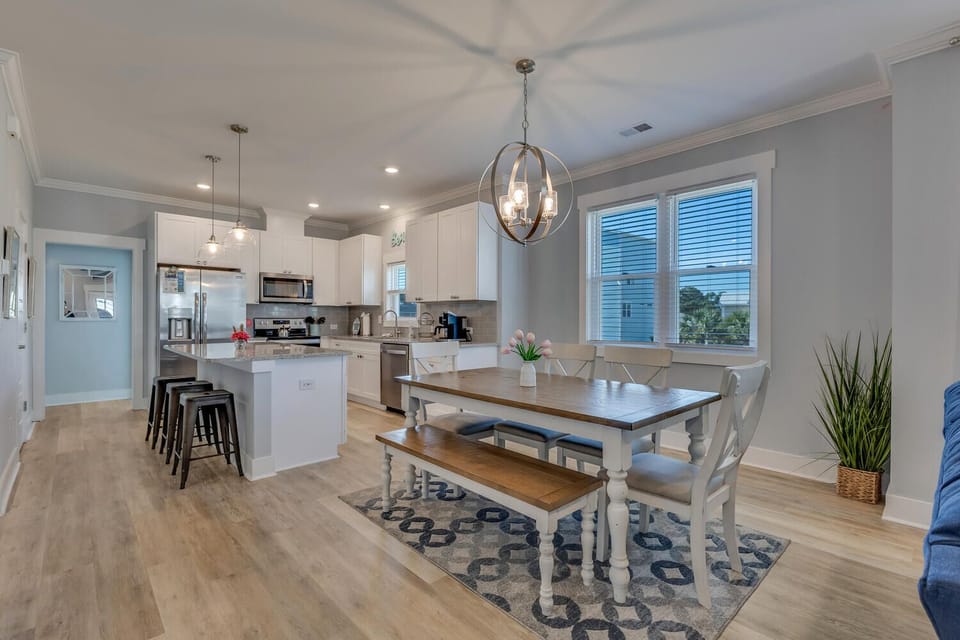 Tipsy Turtle-Dining Area  Kitchen
