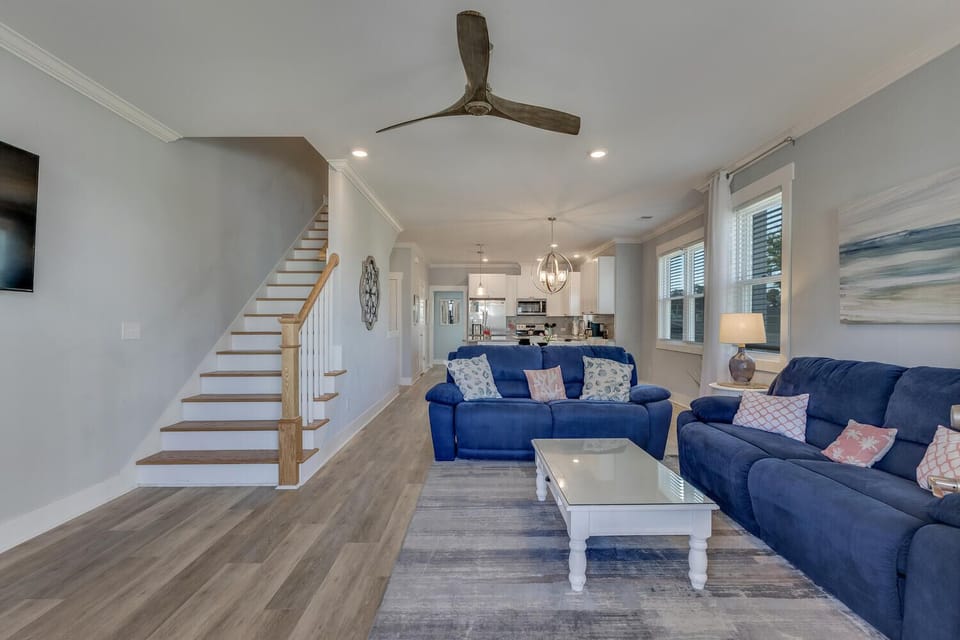 Tipsy Turtle-Living Room