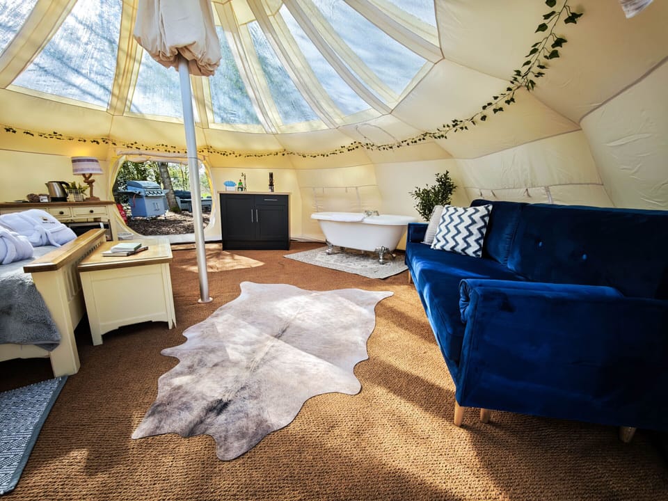 Living Room / Lounge