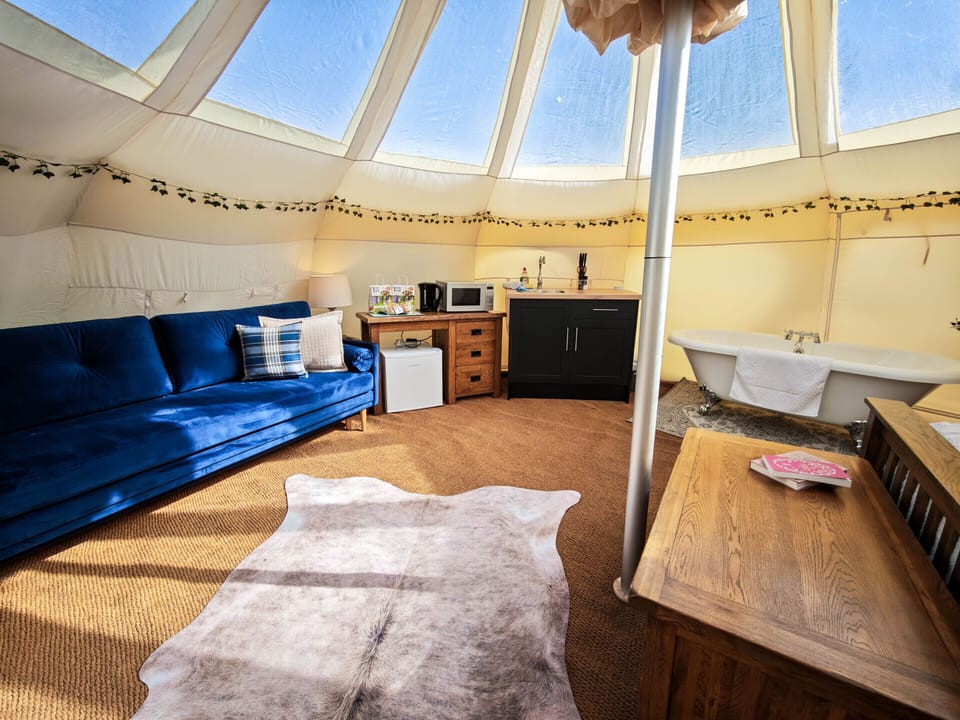 Living Room / Lounge