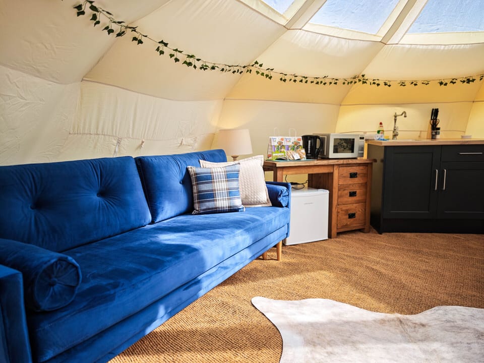 Living Room / Lounge