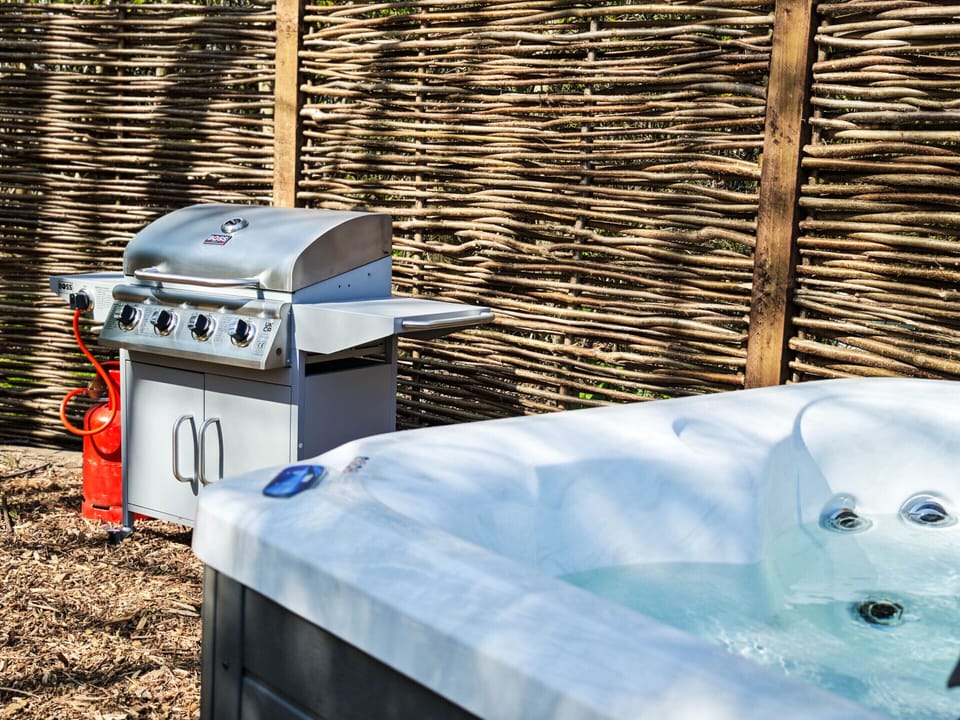 Hot Tub / whirlpool bath (Outdoor)