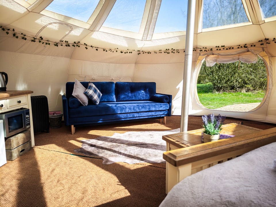 Living Room / Lounge