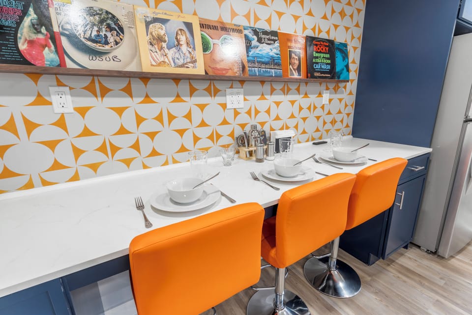 Extra dining located in the eat  in Kitchen, fully stocked with all the plates, cups, flatware, wine glasses, etc.