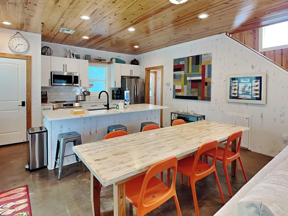 Dining Area - Seating For 6 - First Floor