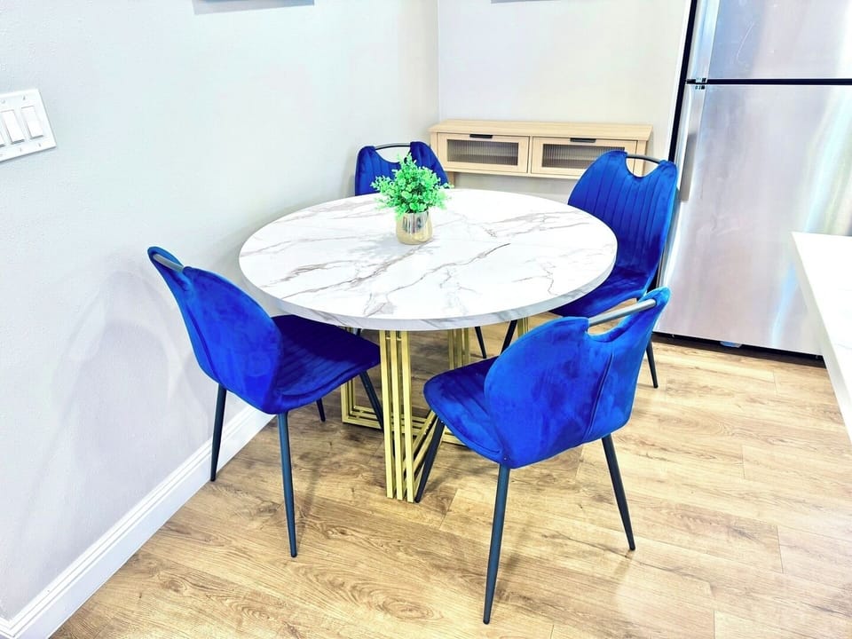 Dining Table with 4 chairs
