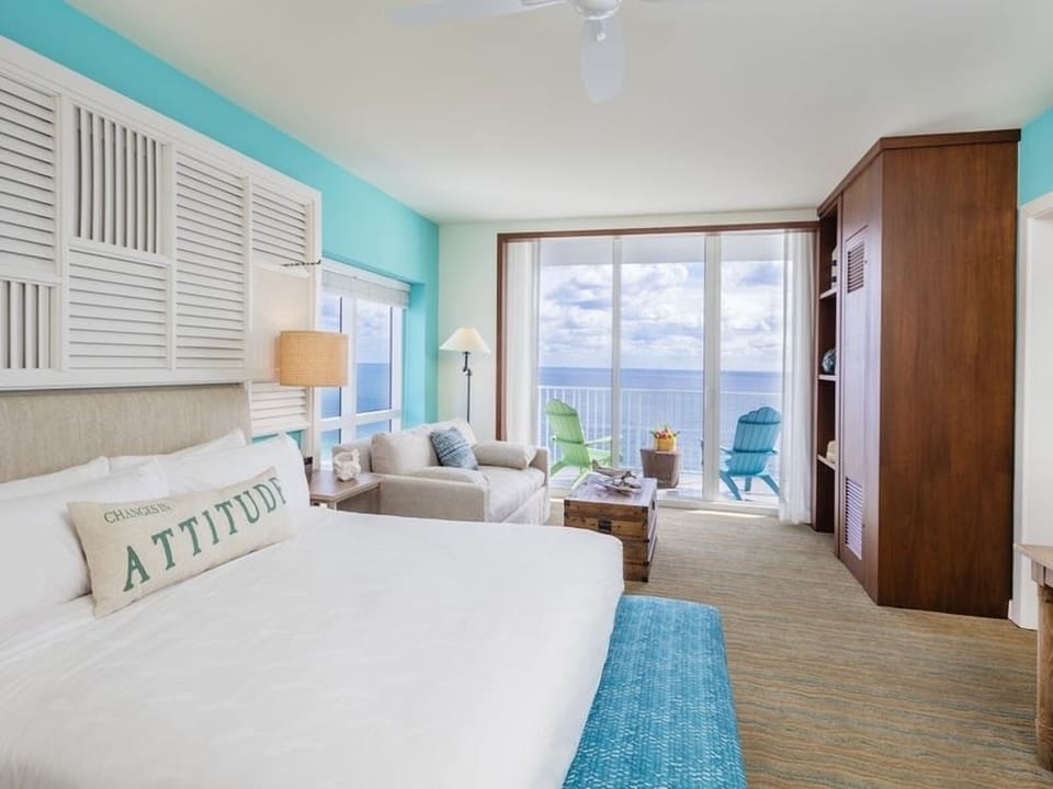 Unit with 1 King bed. Exact unit will be assigned upon arrival. Views, colors, and decor may vary.