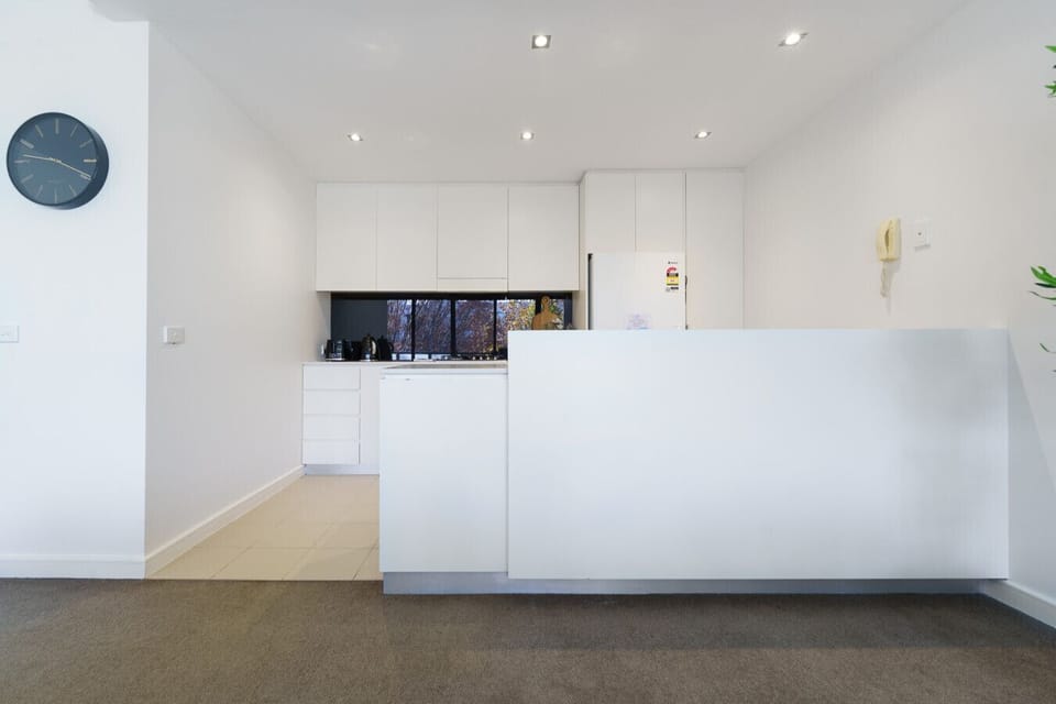 Feel at home in this bright and welcoming kitchen. The perfect space for cooking, snacking, or simply relaxing.