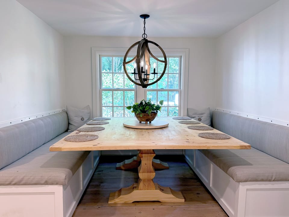 Banquette dining area off the living room - seats 8.