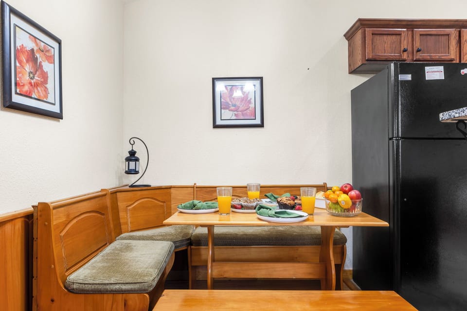 Dining Nook: Ideal for shared meals with nature-inspired decor and a welcoming vibe!