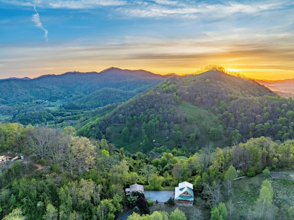 Scenic Retreat: Breathtaking mountain views at sunset await your next adventure!