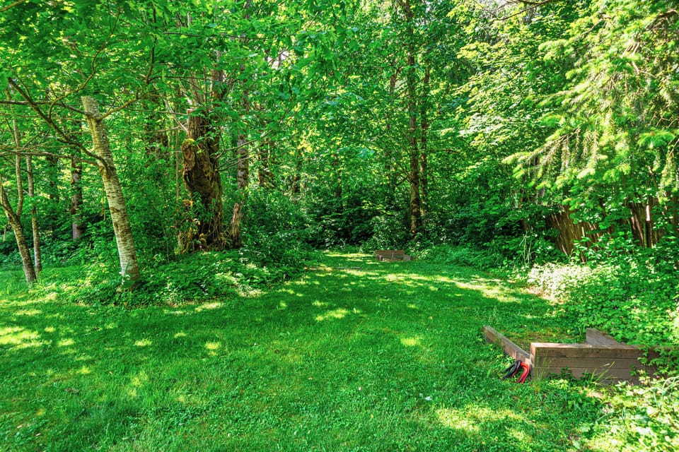 Play lawn games, like Horseshoes, corn hole, ring toss, bocce ball, and more! 