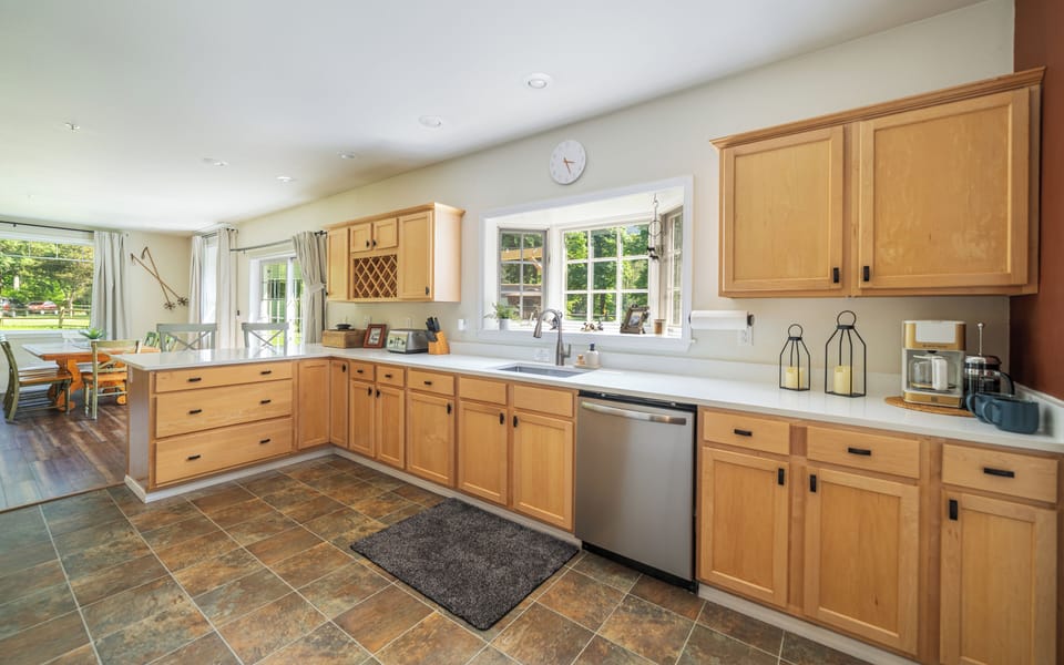 Fully stocked kitchen! Everything you need to cook and prepare meals! 