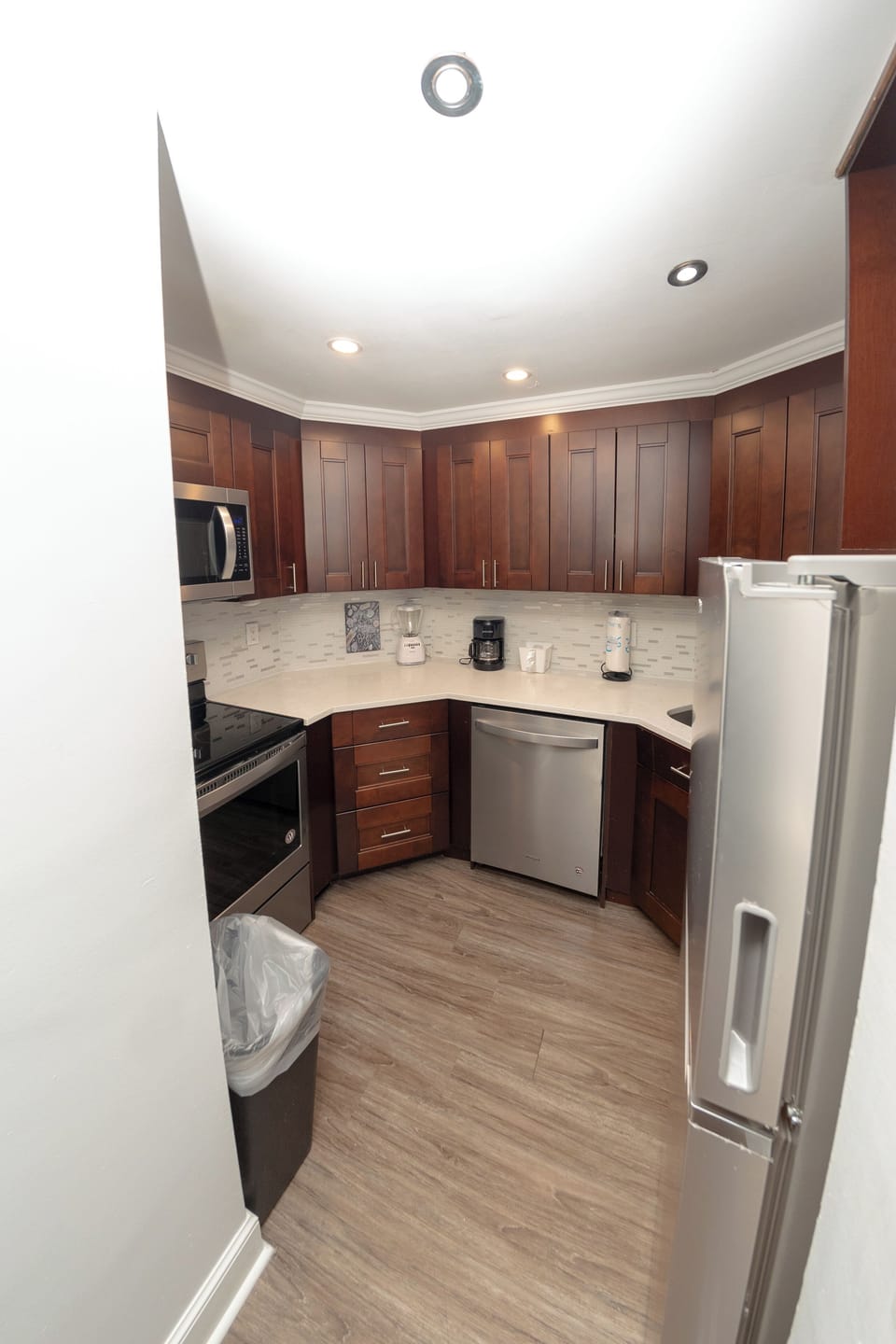 Full kitchen