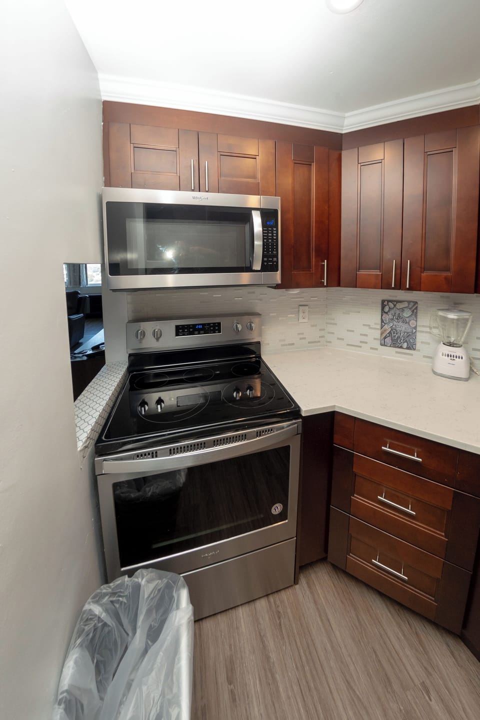 Full kitchen