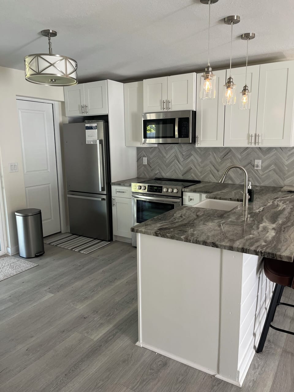 Kitchen with everthing needed for meal prep.