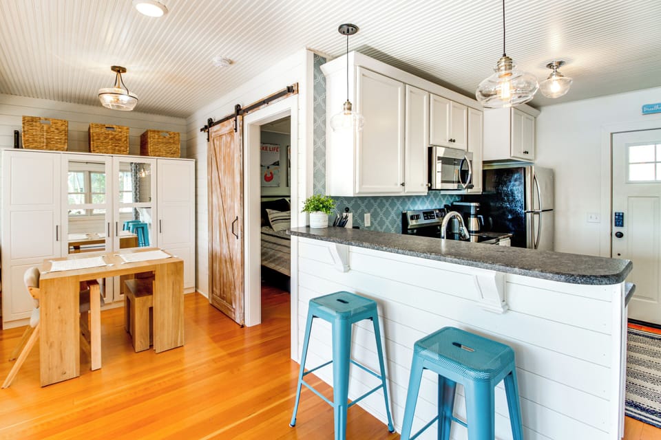 Dining Area | Queen Murphy Bed | Dishware/Flatware Provided