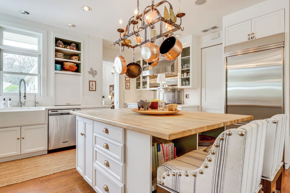 Kitchen | Stove | 2 Ovens | Toaster Oven | Keurig Coffee Maker