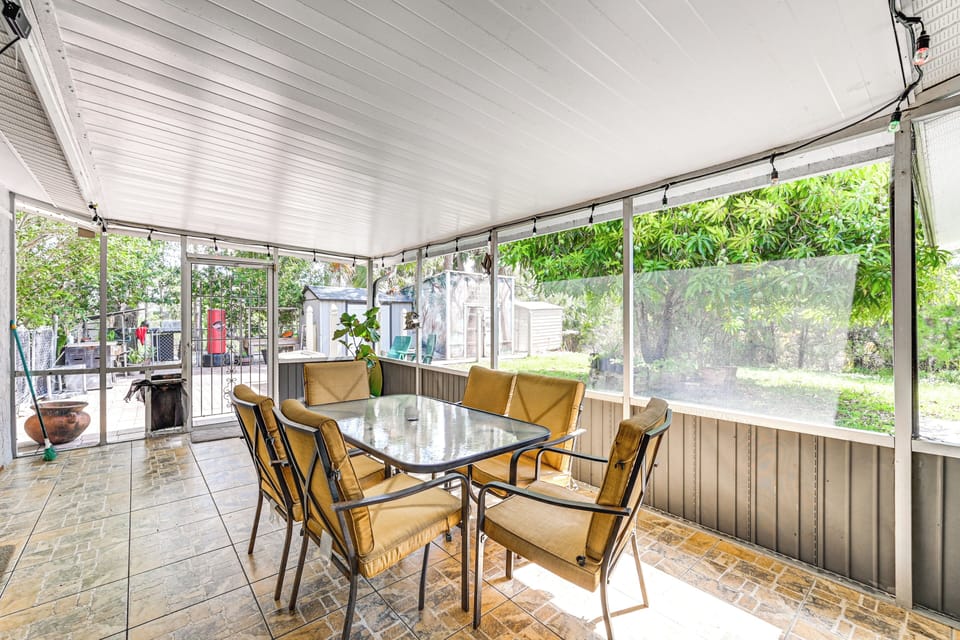 House Exterior | Screened Patio