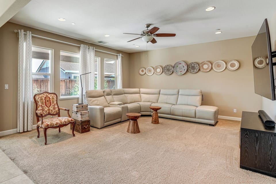 Brentwood Vacation Rental | 3BR | 2.5BA | 3,000 Sq Ft | Stairs Required