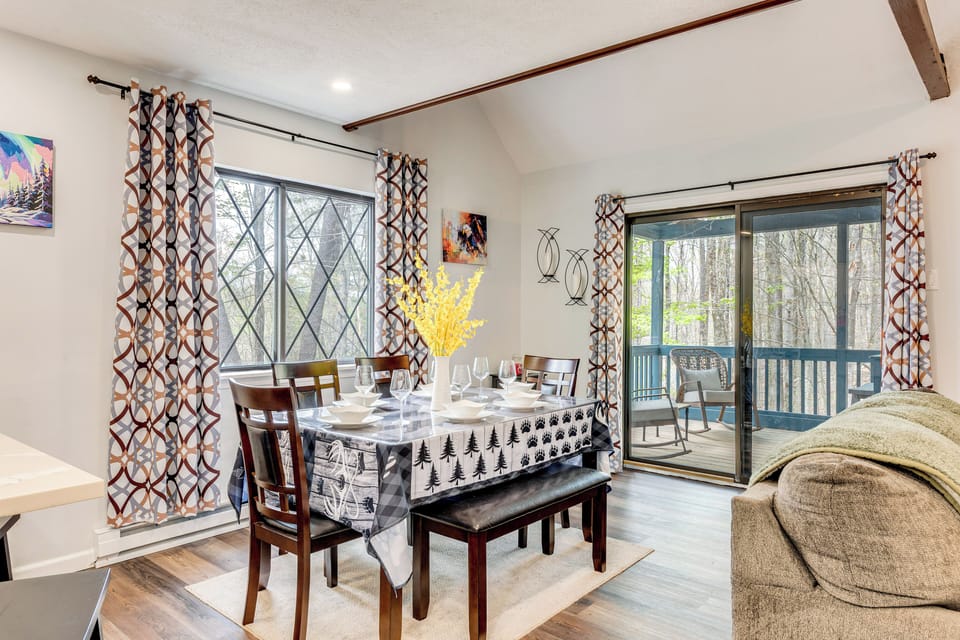 Dining Area | Dishware/Flatware Provided | Main Level