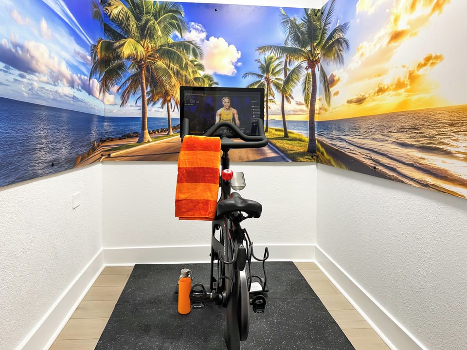 Enjoy vivid scenery while taking a ride!