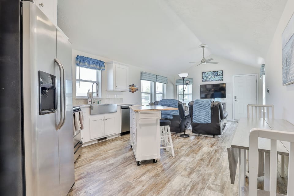 Kitchen & Living Room