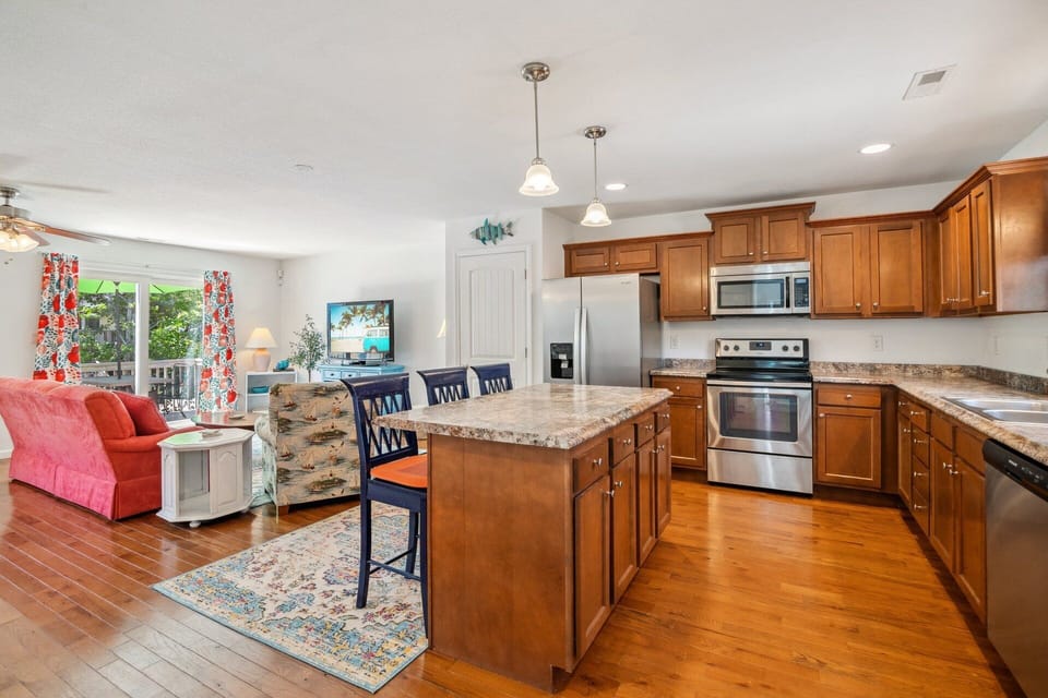The well-equipped Kitchen features stainless steel appliances for all your cooking needs!