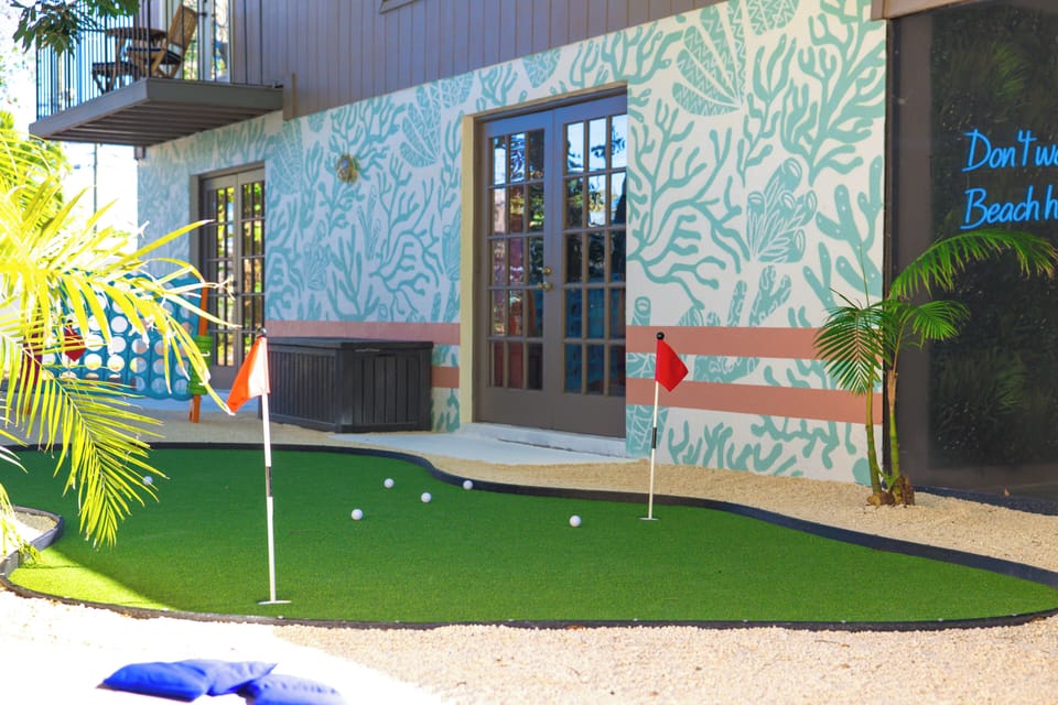 mini-golf and outdoor games (connect four, corn-hole)~ hammock