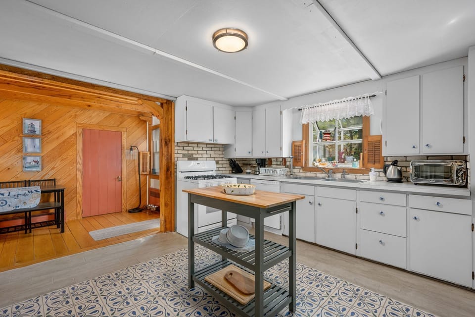 Fully equipped kitchen
