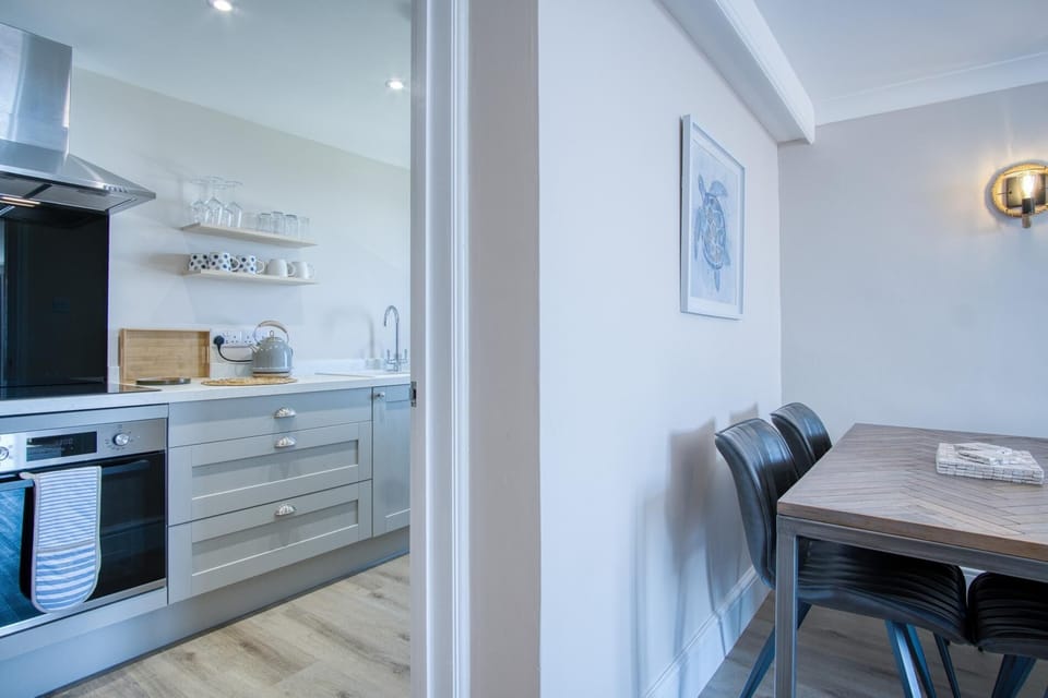 Waterfront 2 - 2 Bedroom Apartment - Wisemans Bridge (25484)