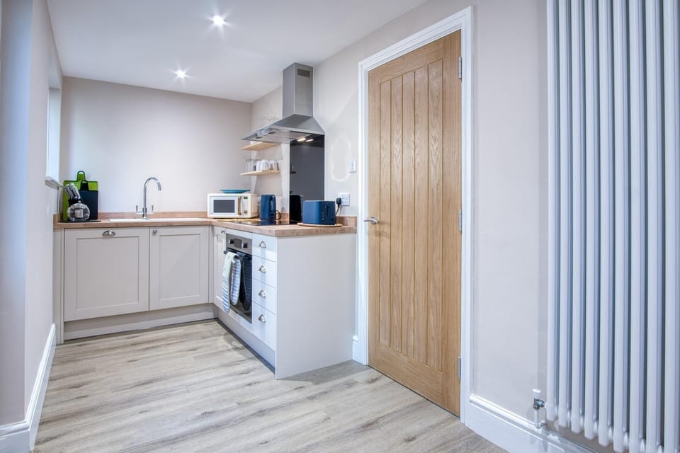 Waterfront 1 - 1 Bedroom Apartment - Wisemans Bridge (25433)