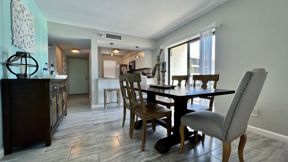 2BR Sandpiper Key - Walk to Beach & Dining (2865)